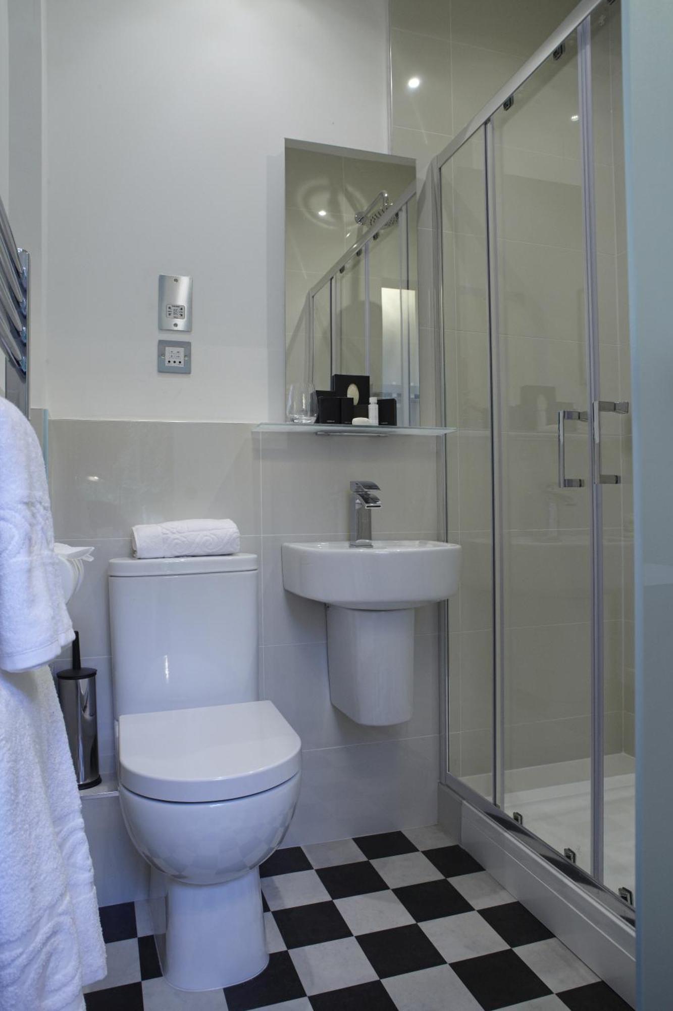 24 Royal Terrace Hotel EDI Room photo