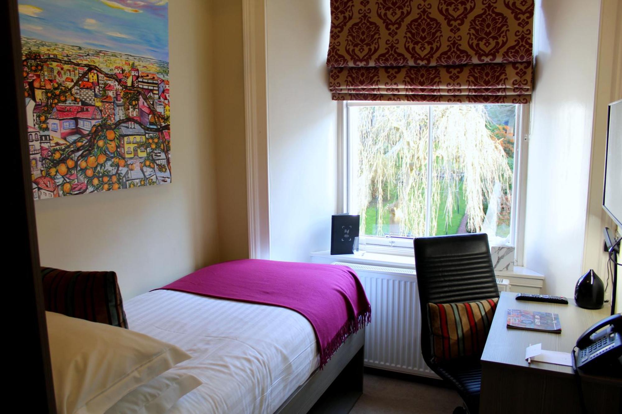 24 Royal Terrace Hotel EDI Room photo